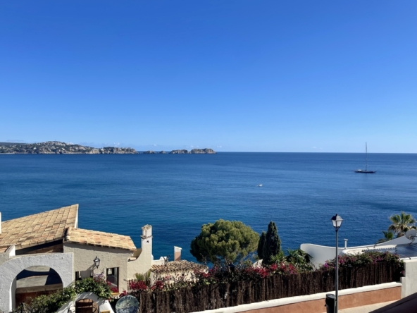 Erstbezug nach Sanierung! Exklusive Meerblickwohnung in Cala Fornells