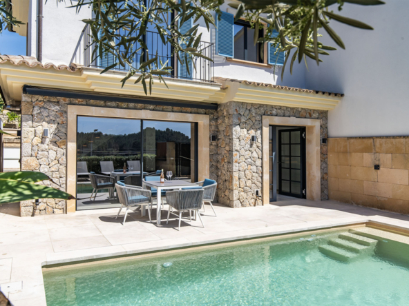 Moderne Doppelhaushälfte in Es Capdella mit privatem Pool und herrlichem Landschaftsblick