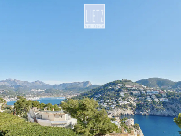 Mediterrane Villa mit wunderschönem Hafenblick auf La Mola