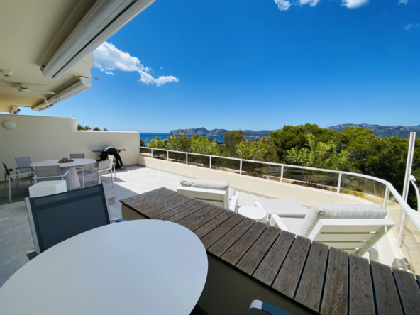 Apartment mit fantastischem Panorama-Meerblick in Top Lage von Nova Santa Ponsa