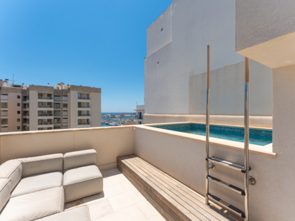 Exklusives Stadthaus in Santa Catalina mit privatem Pool & Meerblick